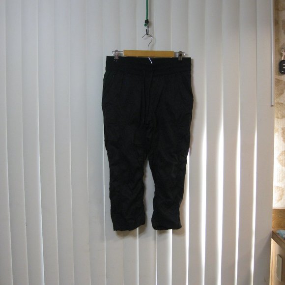 The North Face Pants - NWT North Face TNF BLACK Aphrodite 2.0 capri pants M medium